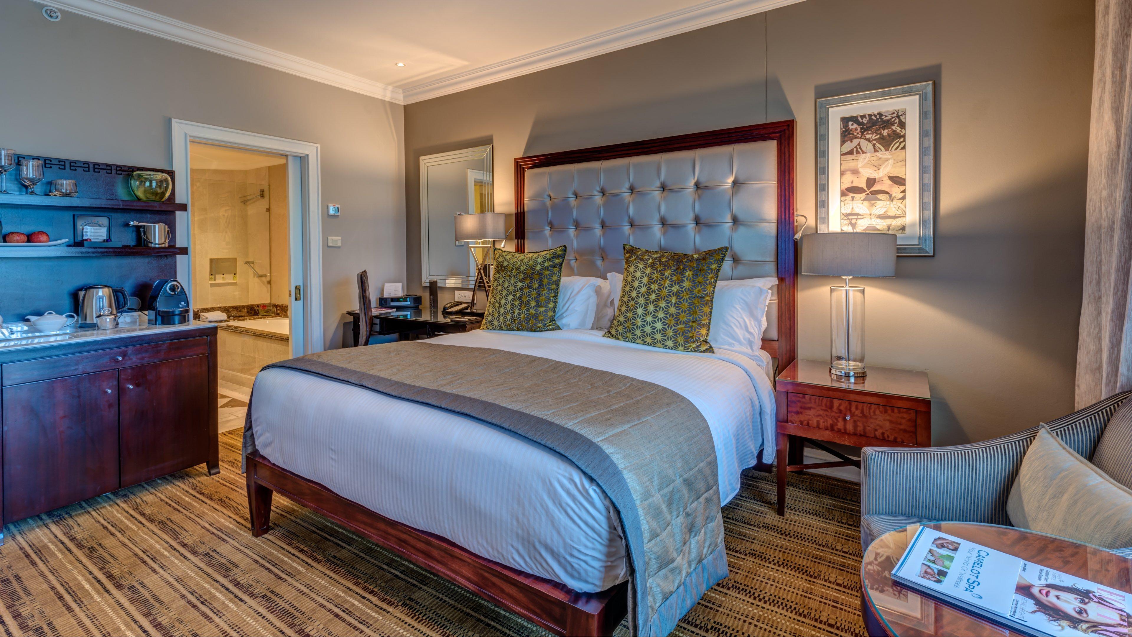 인터컨티넨탈 요하네스버그 Or 탐보 에어포트 호텔 켐턴파크 외부 사진 A bedroom at the Taj Mahal Palace