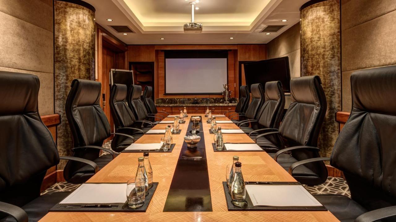 인터컨티넨탈 요하네스버그 Or 탐보 에어포트 호텔 켐턴파크 외부 사진 Boardroom at the Taj Mahal Palace, Mumbai