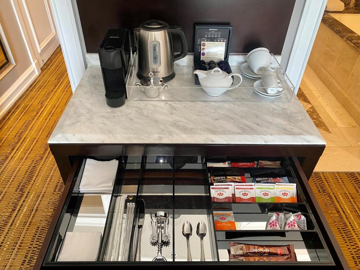 인터컨티넨탈 요하네스버그 Or 탐보 에어포트 호텔 켐턴파크 외부 사진 A drawer with a Nespresso machine