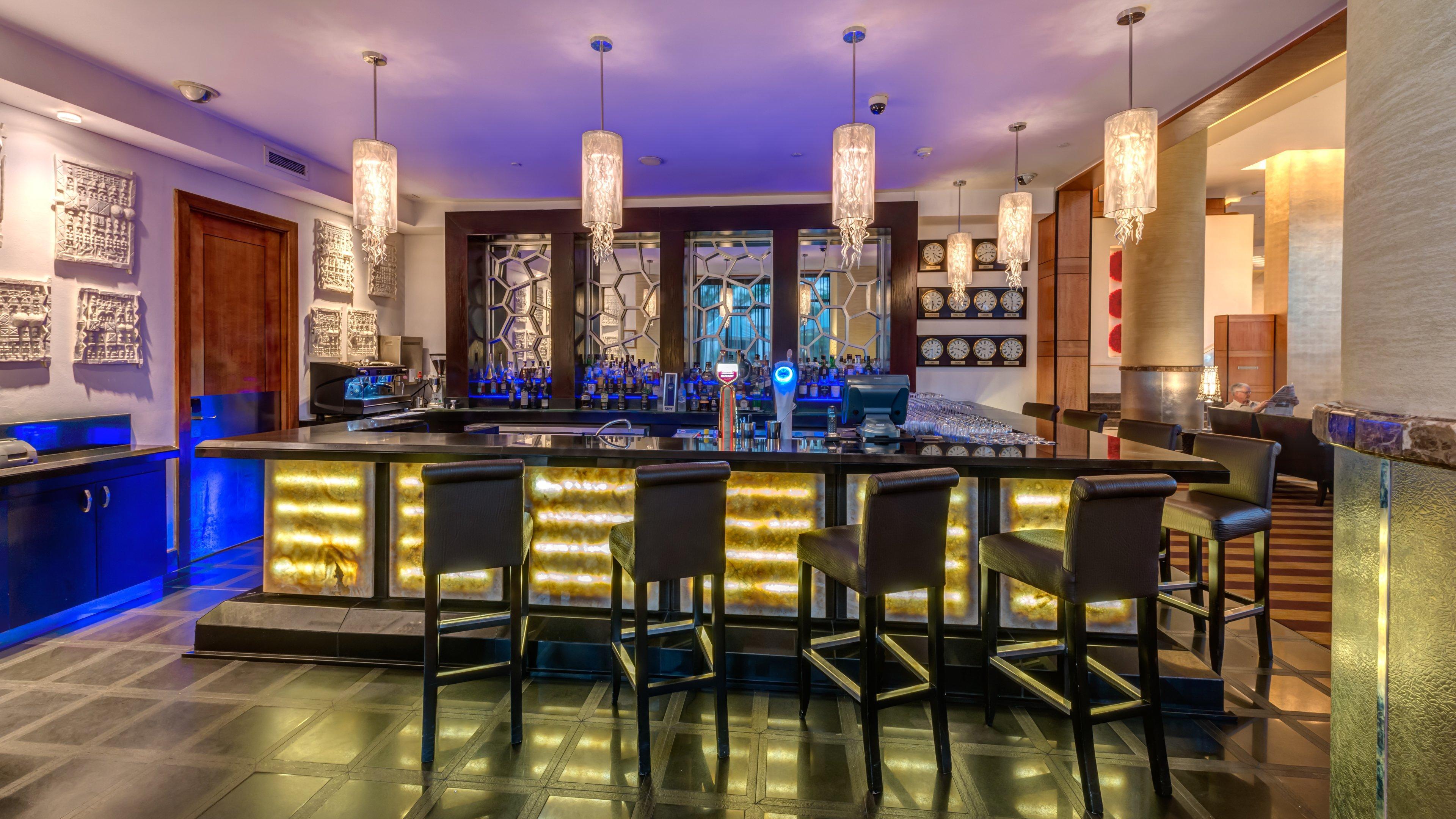 인터컨티넨탈 요하네스버그 Or 탐보 에어포트 호텔 켐턴파크 외부 사진 The bar at the lobby