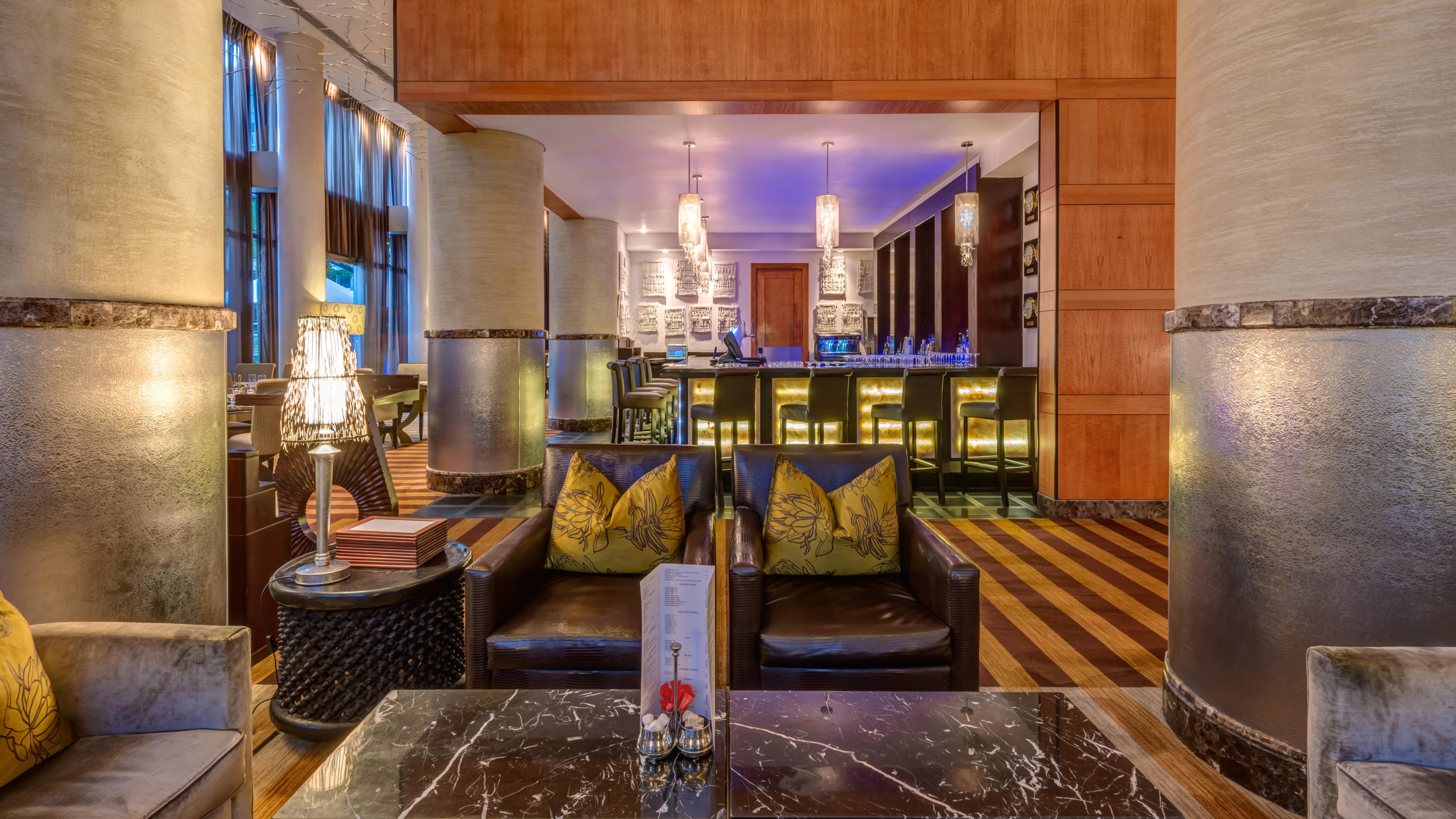 인터컨티넨탈 요하네스버그 Or 탐보 에어포트 호텔 켐턴파크 외부 사진 The bar at the hotel