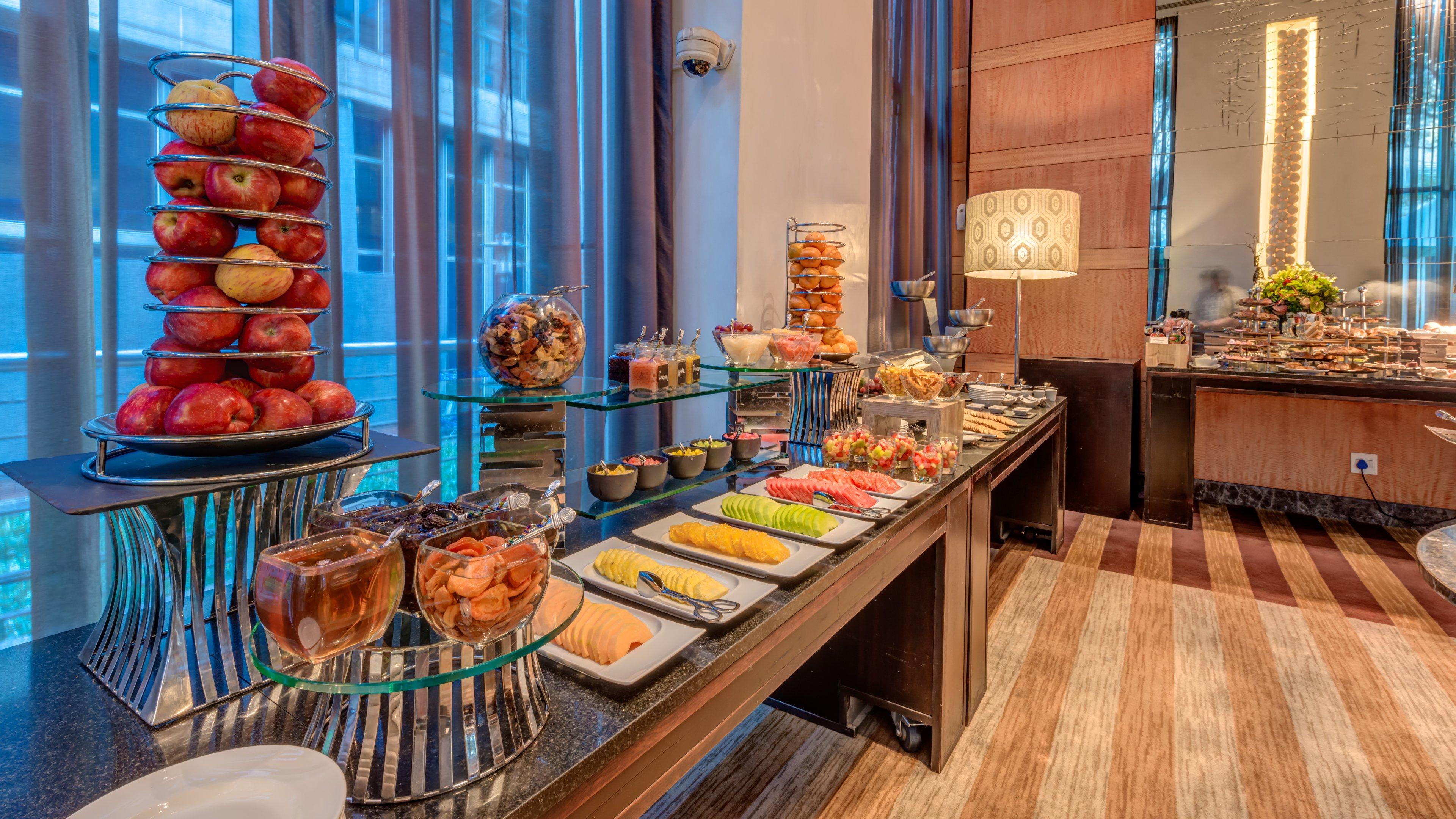 인터컨티넨탈 요하네스버그 Or 탐보 에어포트 호텔 켐턴파크 외부 사진 A buffet at a hotel