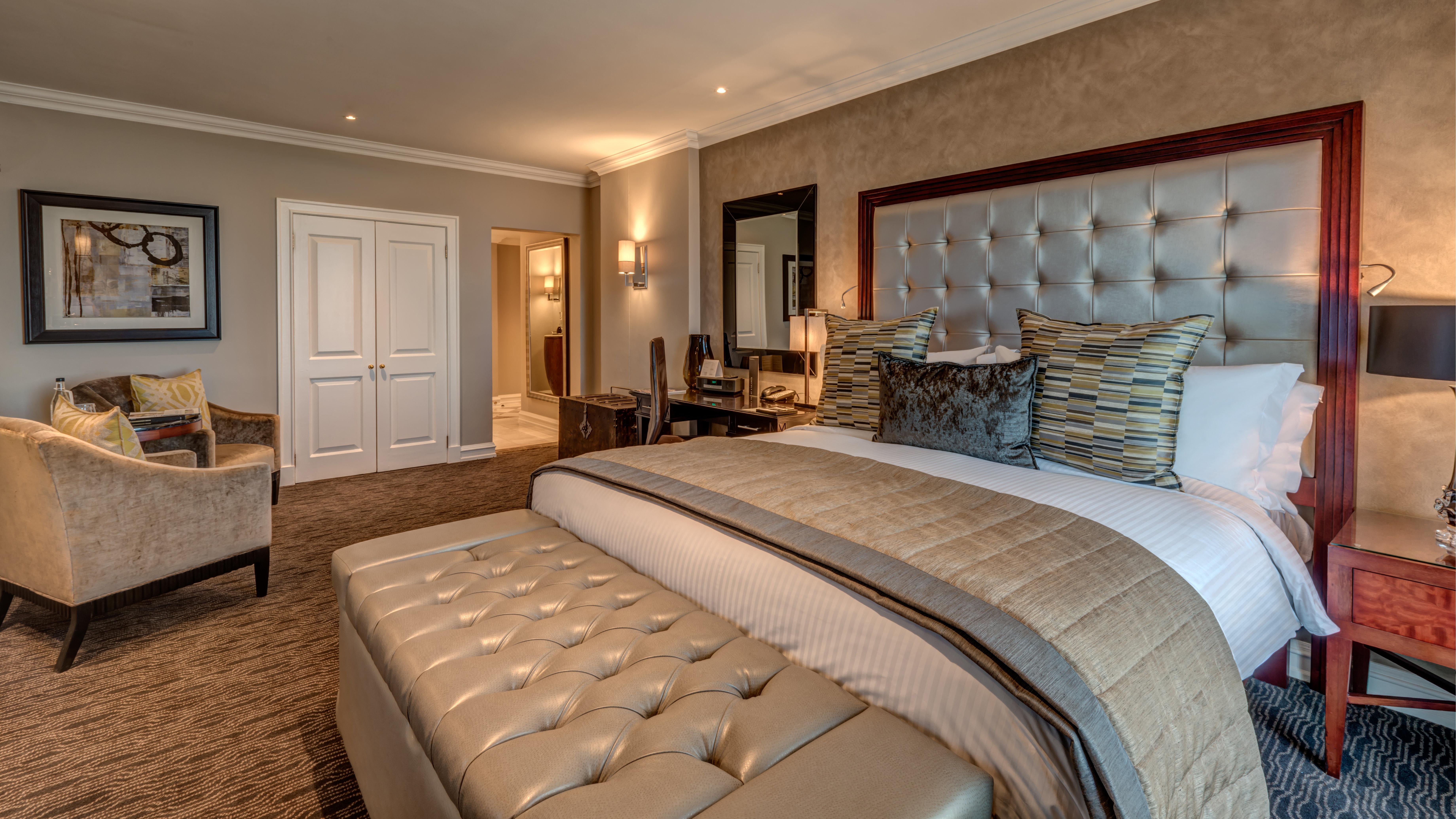 인터컨티넨탈 요하네스버그 Or 탐보 에어포트 호텔 켐턴파크 외부 사진 A bedroom at The Dorchester