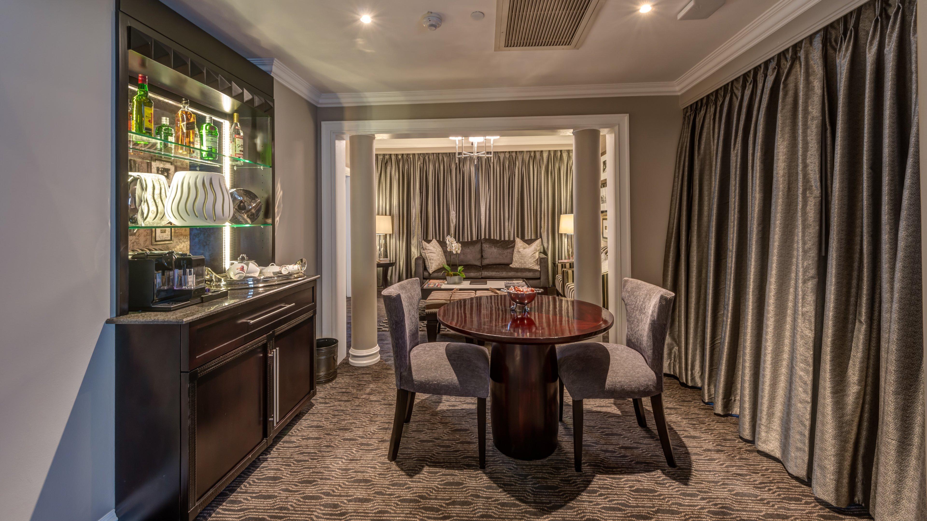 인터컨티넨탈 요하네스버그 Or 탐보 에어포트 호텔 켐턴파크 외부 사진 The interior of a suite