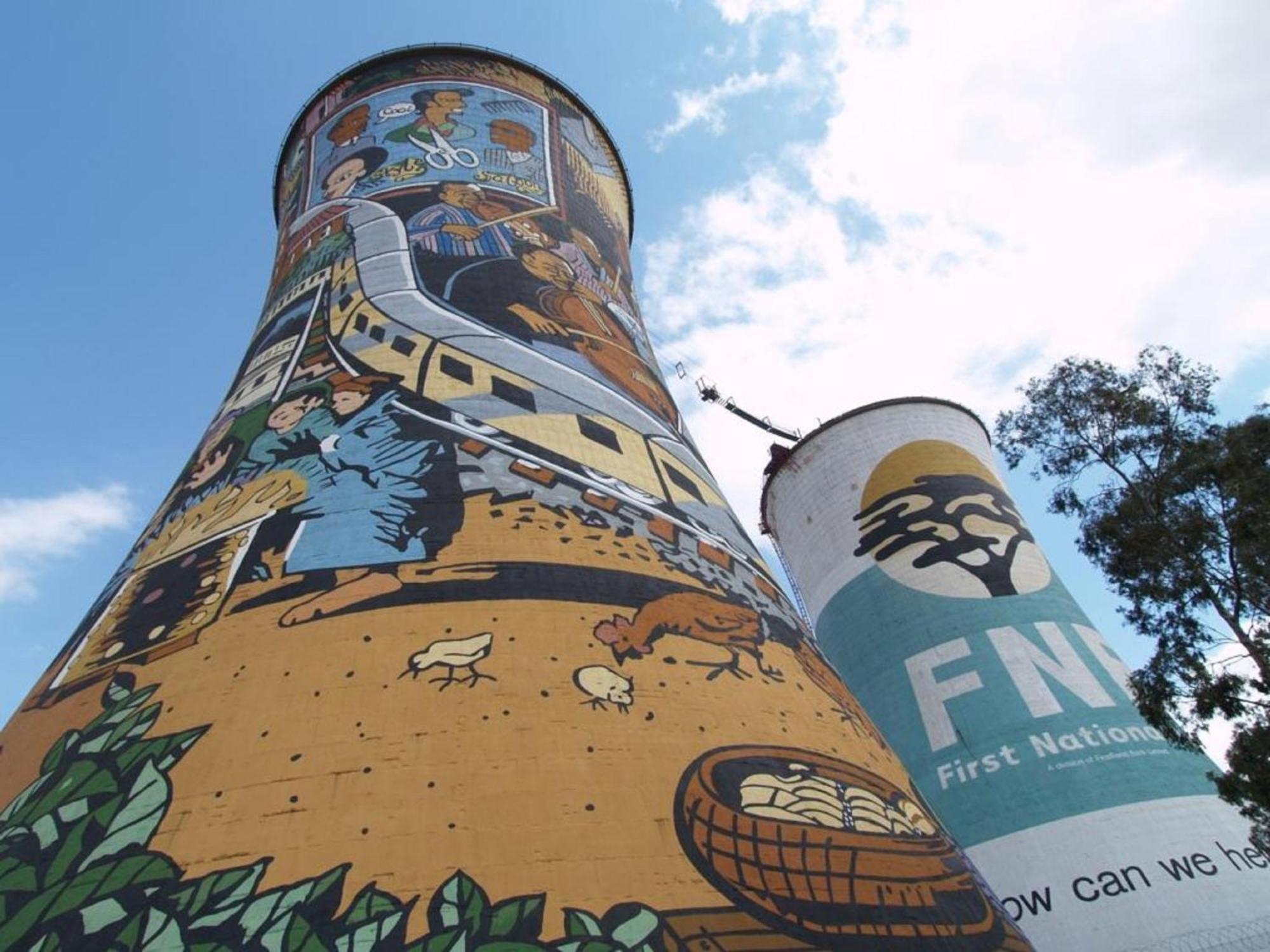 인터컨티넨탈 요하네스버그 Or 탐보 에어포트 호텔 켐턴파크 외부 사진 The two silos at the brewery