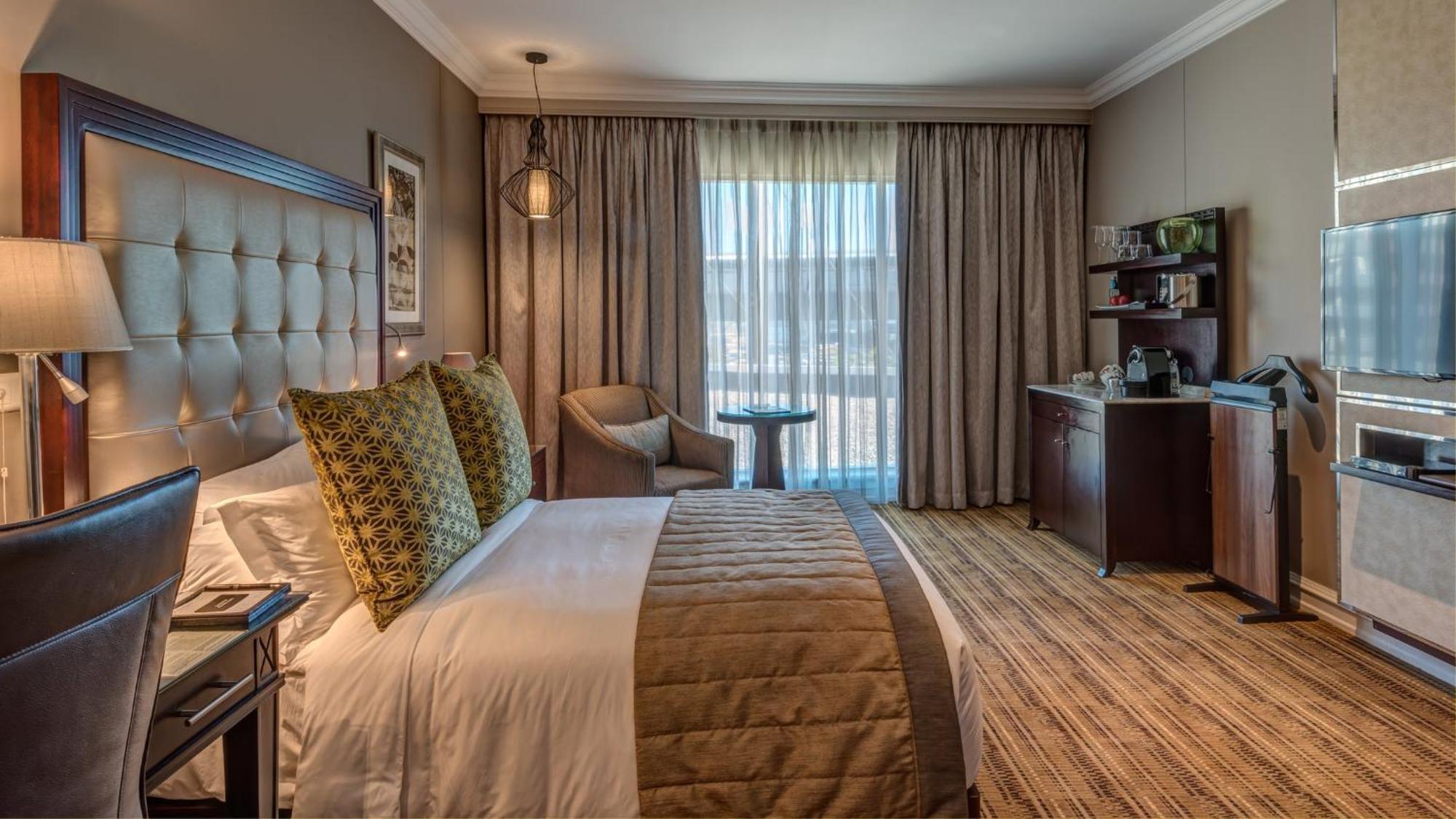 인터컨티넨탈 요하네스버그 Or 탐보 에어포트 호텔 켐턴파크 외부 사진 A room at the Hilton London Heathrow
