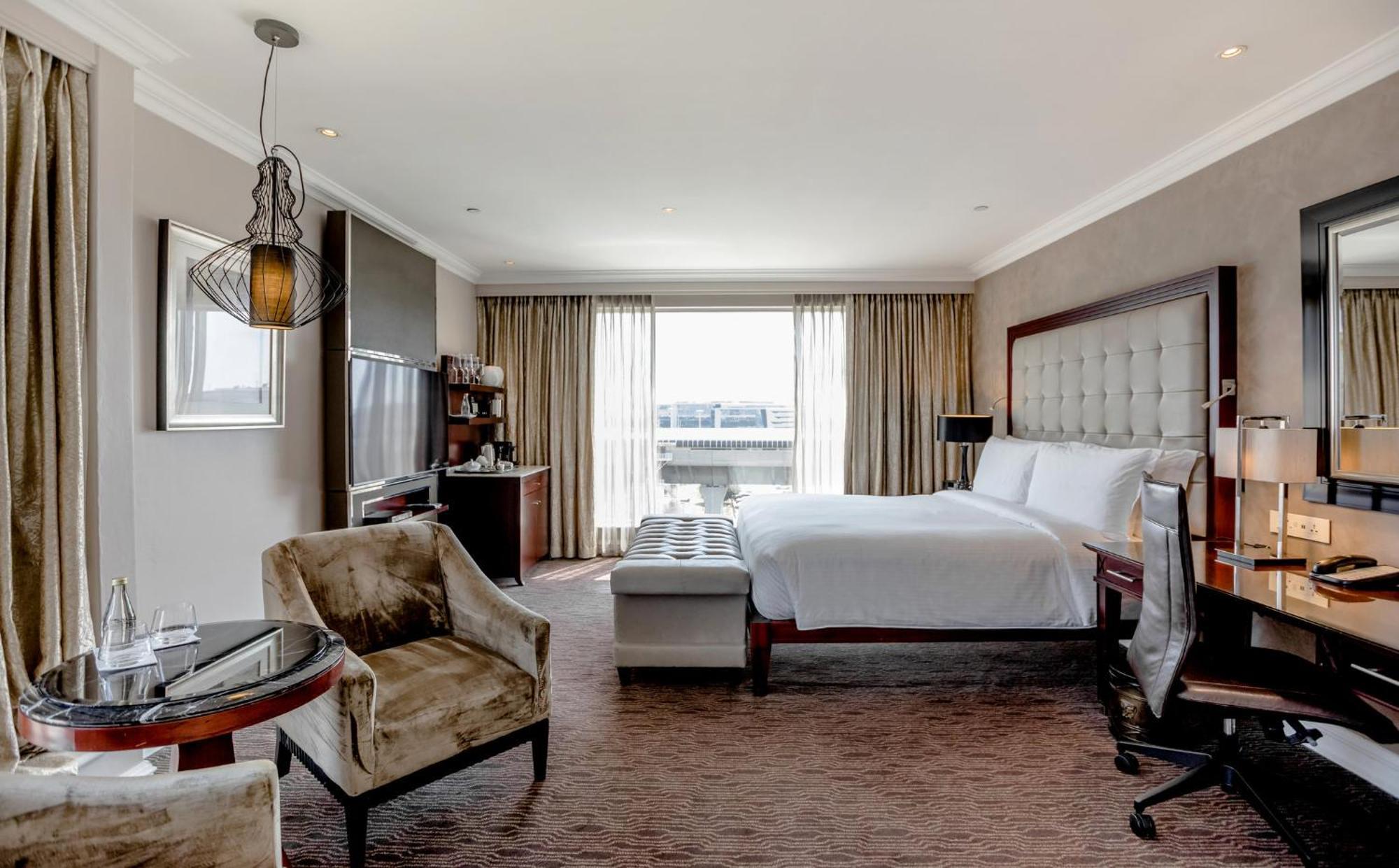 인터컨티넨탈 요하네스버그 Or 탐보 에어포트 호텔 켐턴파크 외부 사진 A guest room at the InterContinental